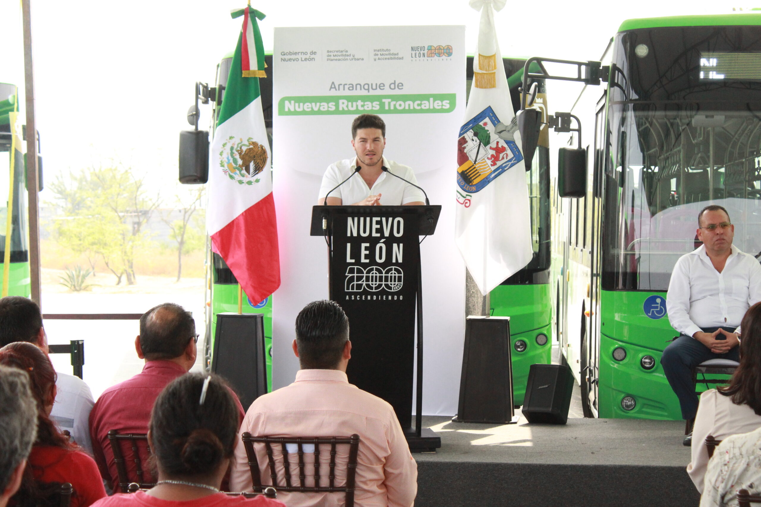 ANUNCIA SAMUEL GARCÍA QUE HABRÁ 5 MIL CAMIONES VERDES EN 2026