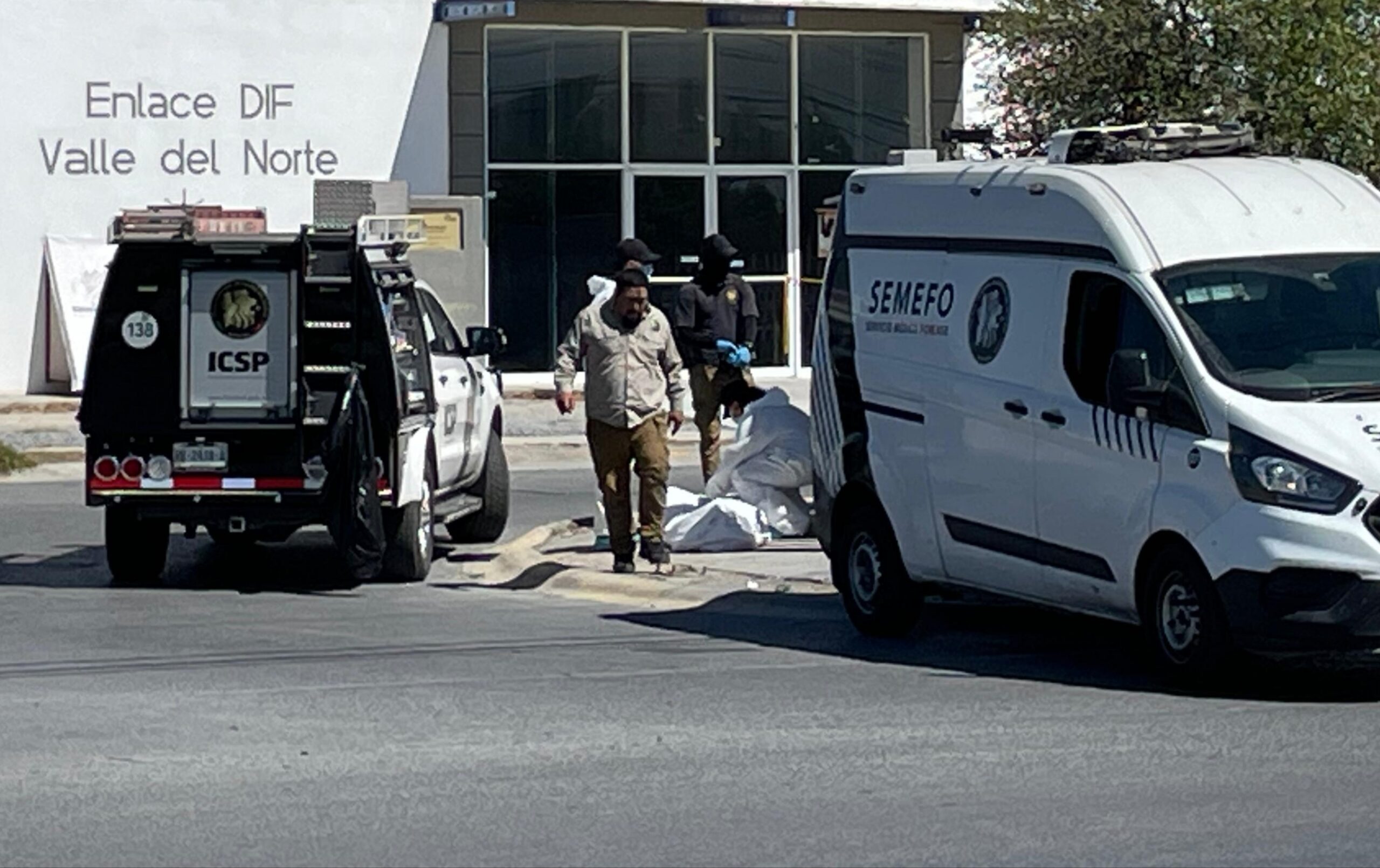 Asesinan a balazos a un joven frente al DIF en Salinas Victoria