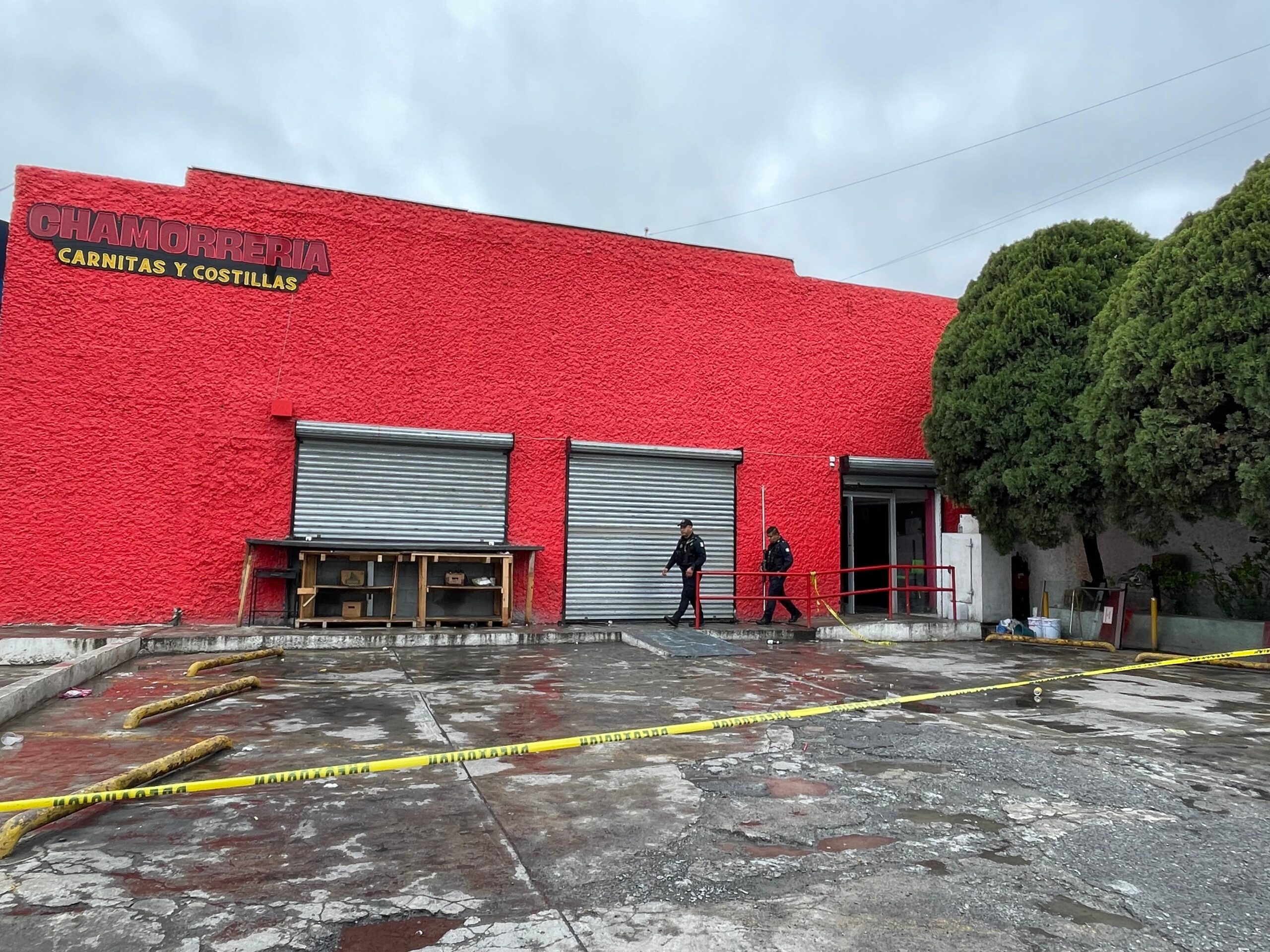 Ejecutan a un hombre dentro de restaurante-bar en Guadalupe