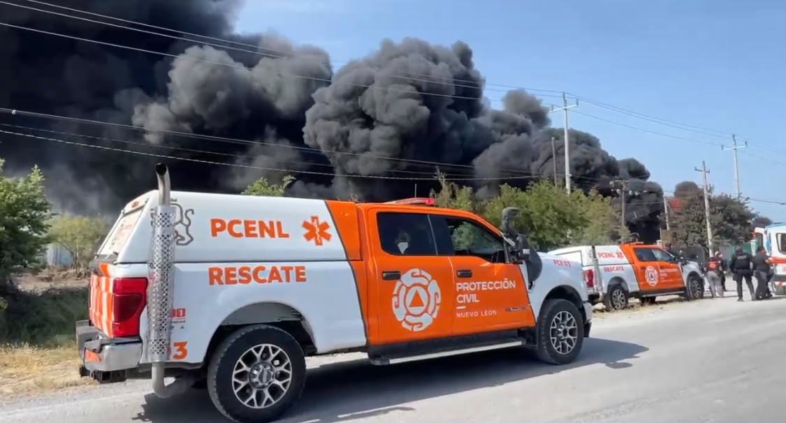 Tres lesionados y una persona desaparecida tras incendio en Pesquería, NL.