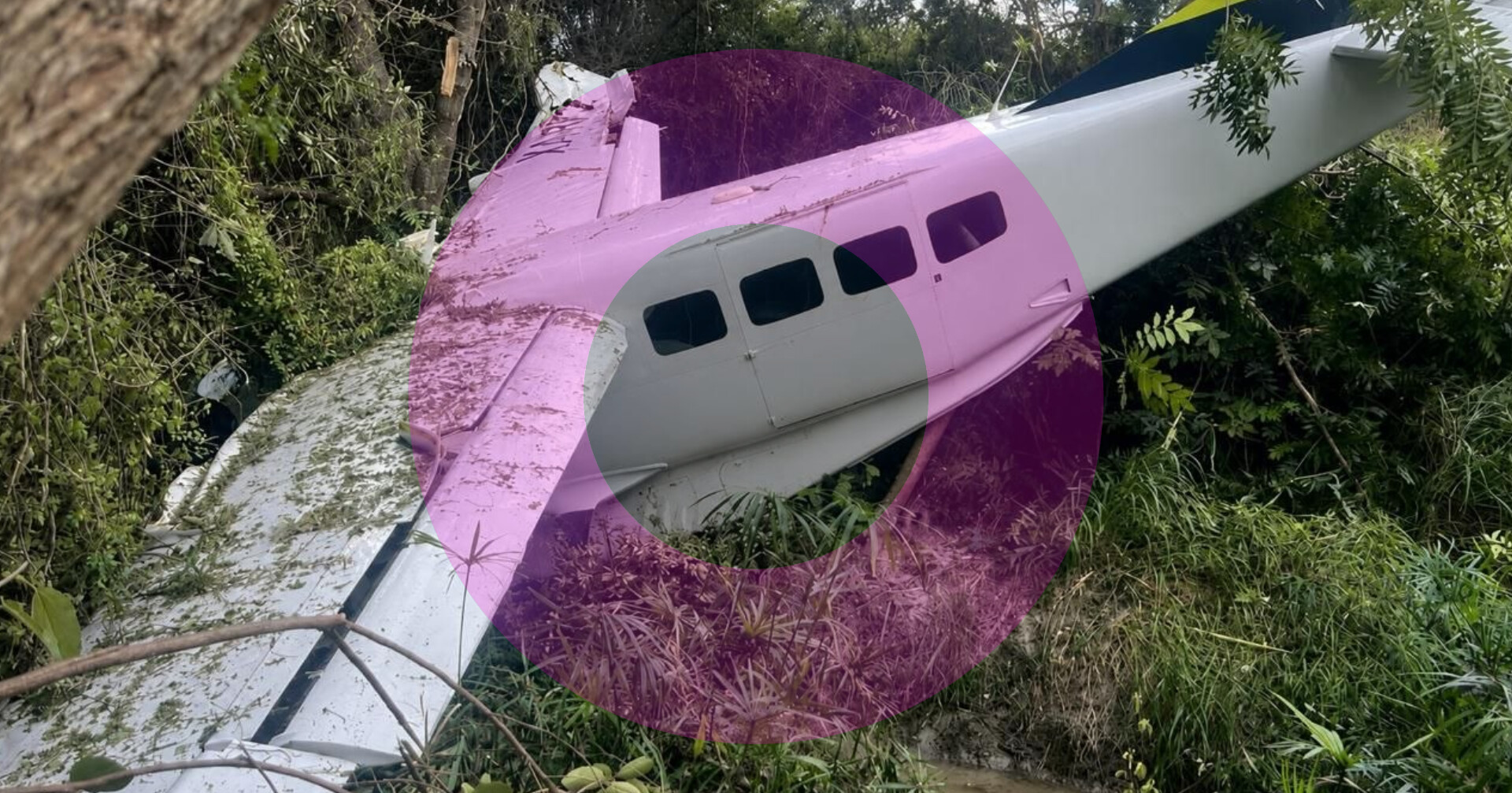 Caída de aeronave sobre Río Pesquería; reportan piloto prensado y lesionados