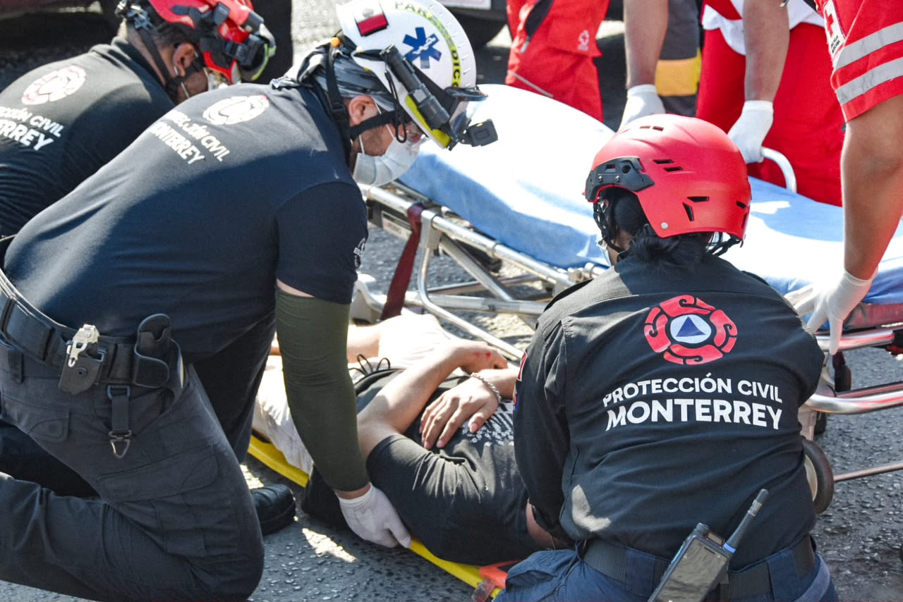 Hombre es atropellado por motocicleta en Mitras Centro en Monterrey
